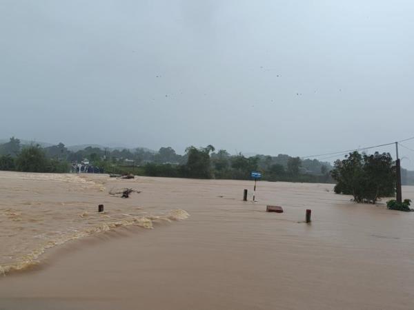 Mưa lớn gây ngập cục bộ một số địa phương ở Hà Tĩnh và Quảng Bình