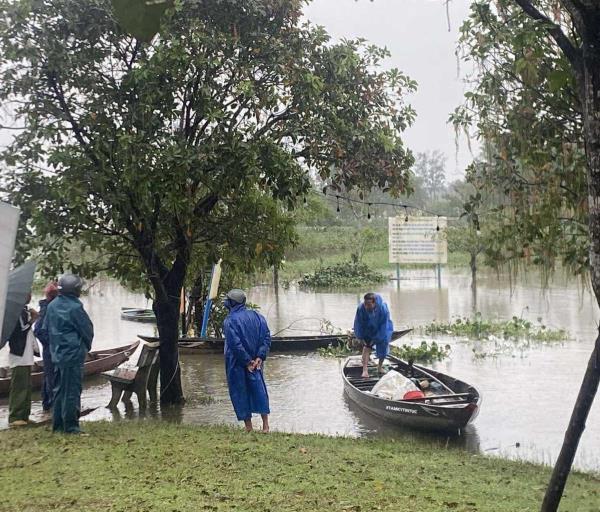 Lật ghe trên sông Đầm, 2 mẹ con tử vong