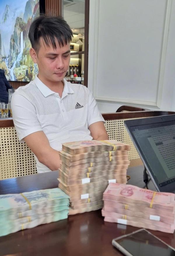 Bị Hồng Hài Nhi tống tiền