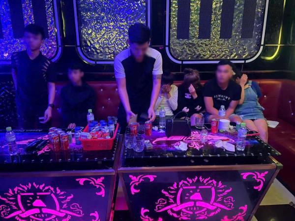 Quán karaoke có ma