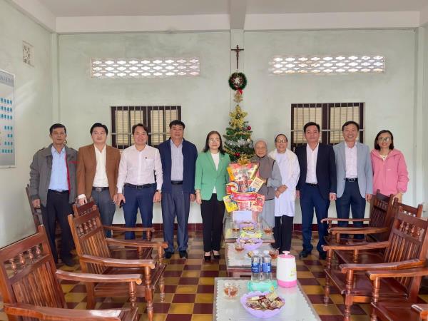 Lãnh đạo quận Ngũ Hành Sơn thăm, chúc mừng các cơ sở tôn giáo nhân dịp Lễ Giáng sinh năm 2024