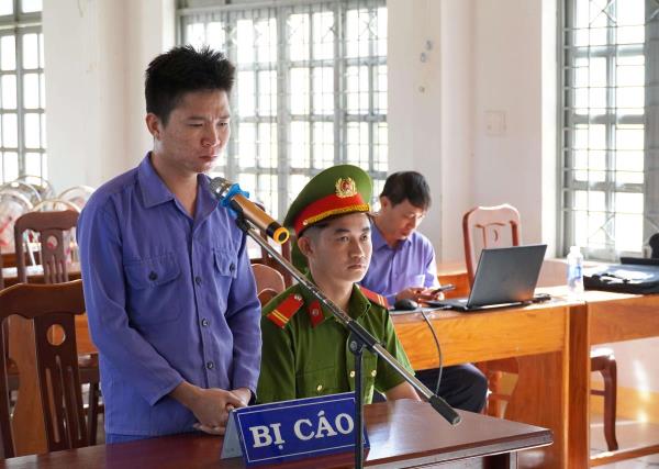 Đi tù vì giấu chó lửa