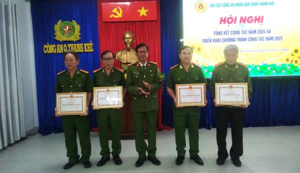 Hội Cựu CAND quận Thanh Khê có 10 tập thể, cá nhân được Hội Cựu CAND TP Đà Nẵng khen thưởng