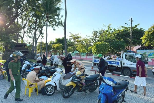 Xin đừng tiếp tay