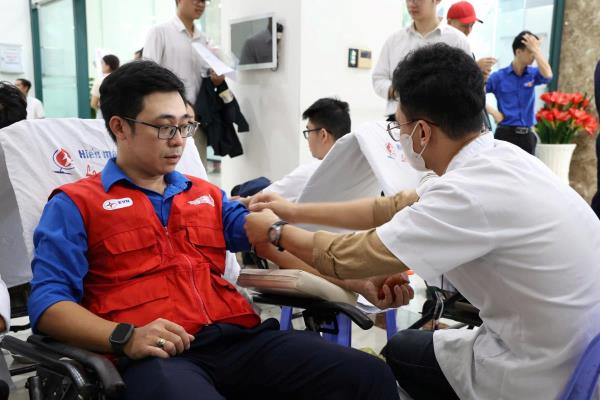 Hơn 2.500 cán bộ công nhân viên EVNCPC đăng ký tham gia hiến máu