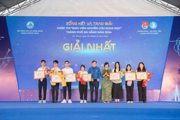Sôi động Festival Khởi nghiệp và trao giải Sinh viên nghiên cứu khoa học tại Đà Nẵng