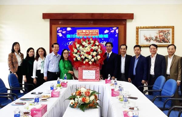 Phó Chủ tịch UBND TP Đà Nẵng Trần Chí Cường thăm, tặng quà, động viên các đơn vị sản xuất, làm việc đầu năm mới Giáp Thìn - 2024