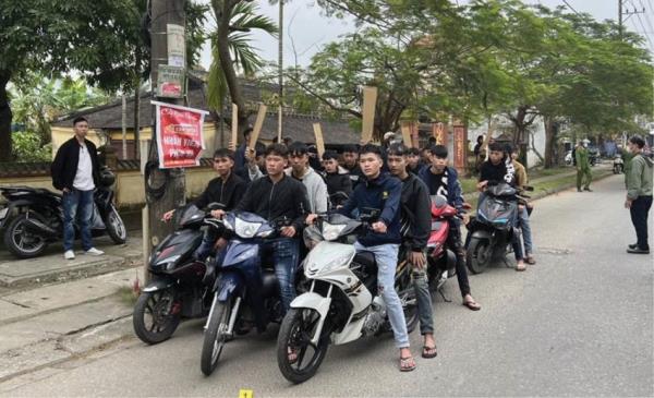 Kiên quyết xử  lý nghiêm các nhóm báo thủ gây náo loạn phố phường