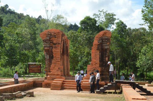 Tiếp tục khai quật con đường Thần đạo Mỹ Sơn