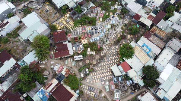 Đà Nẵng, hàng nghìn ngôi mộ nằm san sát trong khu dân cư qua nhiều năm chưa được di dời