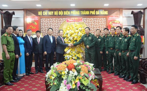 Bí thư Thành ủy Nguyễn Văn Quảng thăm, chúc mừng Bộ đội biên phòng thành phố Đà Nẵng