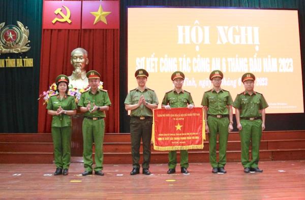 Xứng danh quả đấm thép