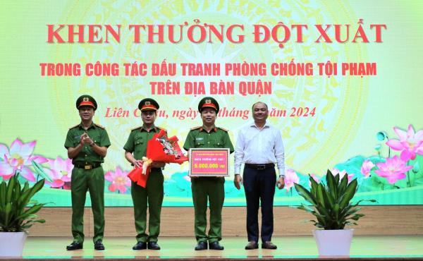 Công an quận Liên Chiểu được khen thưởng đột xuất