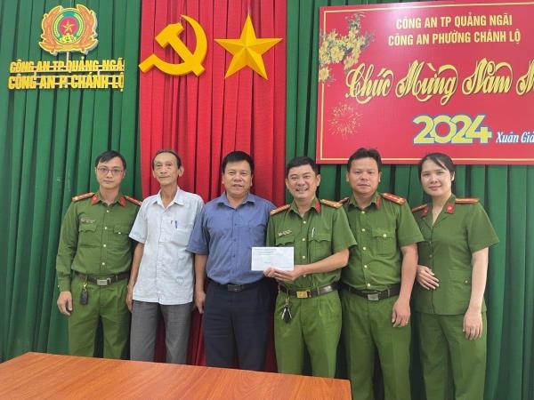 Khen thưởng đột xuất Công an phường bắt đối tượng mua bán, tàng trữ chất ma túy với số lượng lớn