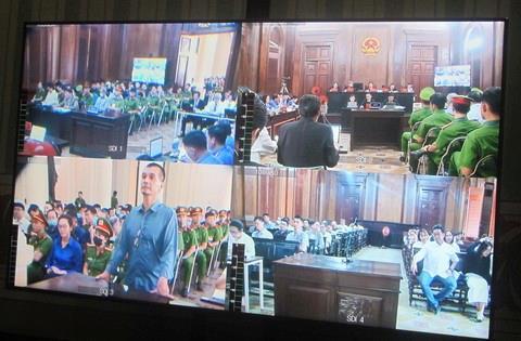 Làm rõ vai trò, hành vi của nhóm bị cáo ký khống, nâng khống giá trị tài sản thế chấp để vay tiền từ ngân hàng SCB