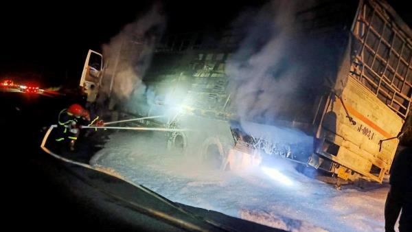 Cháy xe trên cao tốc