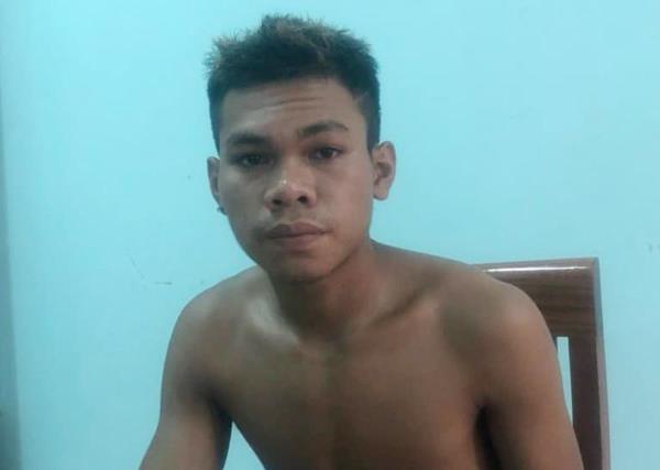 Vào Trung tâm y tế bắt dế