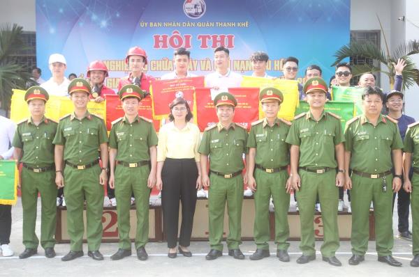 Hội thi nghiệp vụ chữa cháy và cứu hộ Tổ liên gia an toàn PCCC quận Thanh Khê