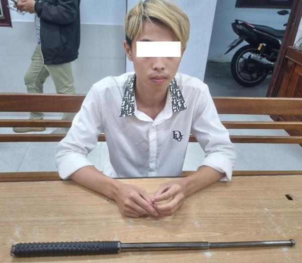 Giấu hung khí trong cốp xe