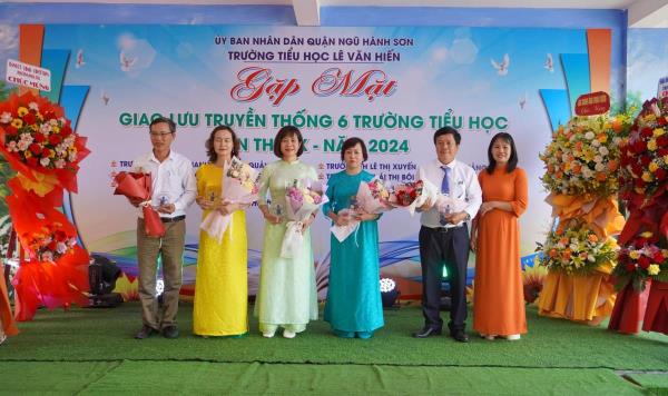 Gặp mặt, giao lưu truyền thống giữa 6 trường tiểu học mang tên các Nhà trí thức Cách mạng yêu nước