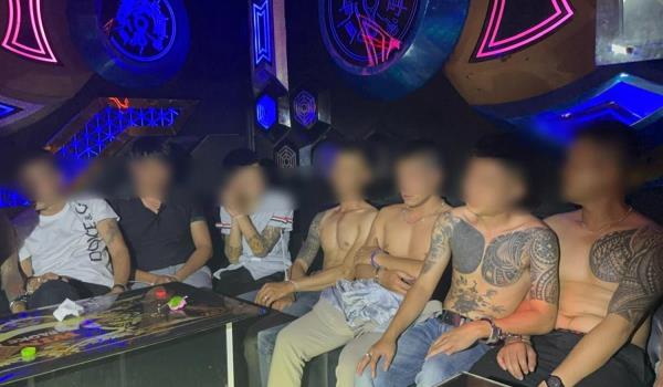 Dân… lắm tiền… lên tiên