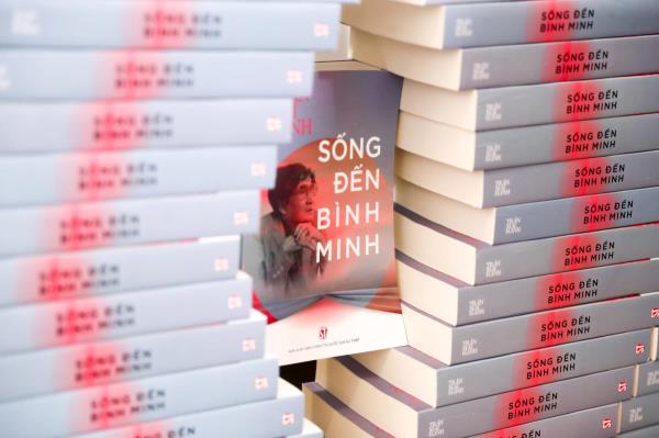 Sống đến bình minh: Tự truyện Trần Mai Hạnh và sức mạnh có tên khát vọng sống