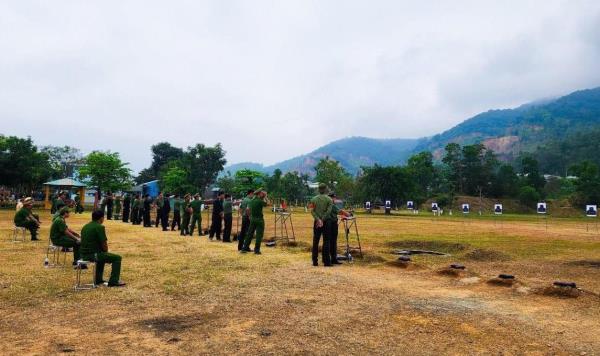 Công an Đà Nẵng hoàn thành 4 lớp tập huấn điều lệnh, quân sự, võ thuật và kiểm tra bắn đạn thật năm 2024