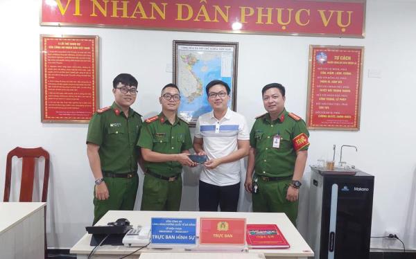 Đồn Công an Cảng hàng không quốc tế Đà Nẵng liên tiếp tìm lại tài sản thất lạc cho người dân