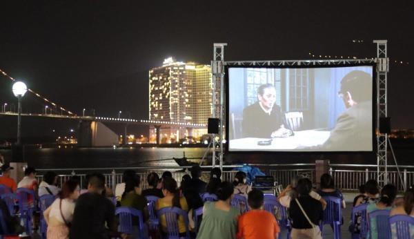 Chiếu phim ngoài trời, gợi mở cánh cửa văn hóa và lịch sử