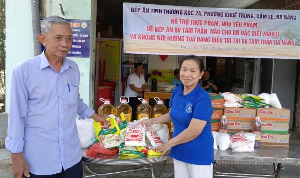 Cụ ông U80 giữ lửa Bếp ăn từ thiện phục vụ bệnh nhân tâm thần