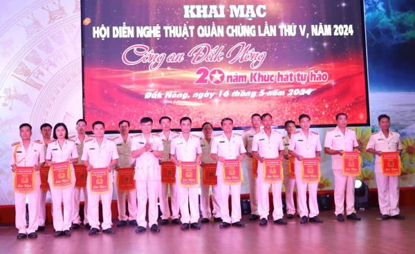 Sôi nổi Hội diễn Nghệ thuật quần chúng với chủ đề Công an Đắk Nông -20 năm khúc hát tự hào