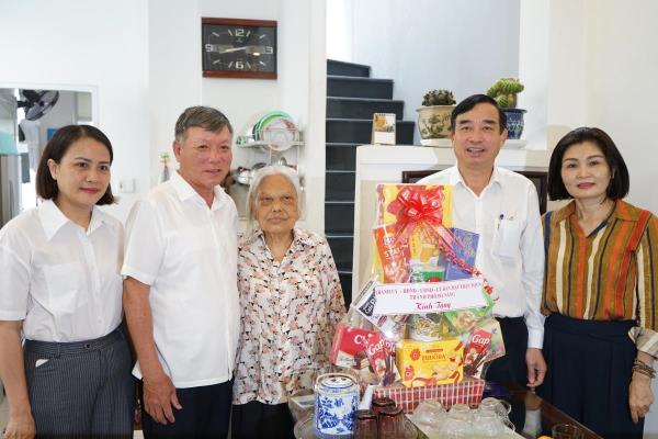 Lãnh đạo các tỉnh, thành thăm, tặng quà tri ân các chiến sĩ, thanh niên xung phong tham gia Chiến dịch Điện Biên Phủ