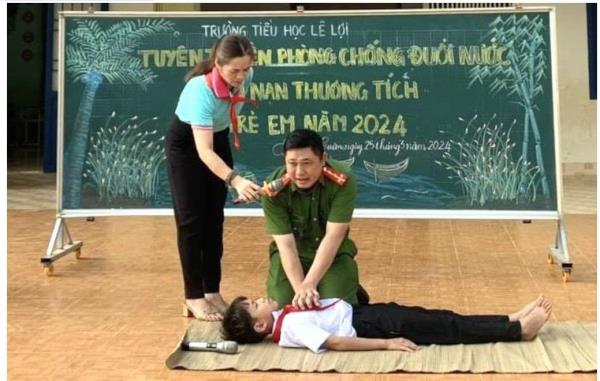 Công an Đắk Nông tuyên truyền phòng, chống đuối nước và tai nạn thương tích ở trẻ em cho các em học sinh