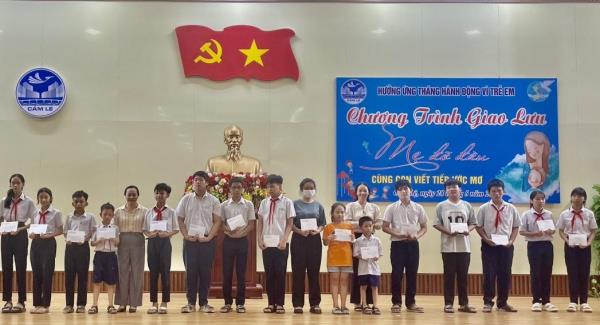 Quận Cẩm Lệ trao 33 triệu đồng cho trẻ em mồ côi có hoàn cảnh khó khăn