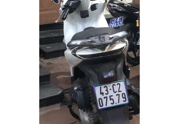 Thuê xế đem... cắm