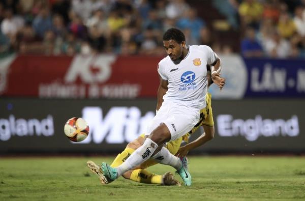 Rafaelson nhận cú đúp giải thưởng trong tháng 5