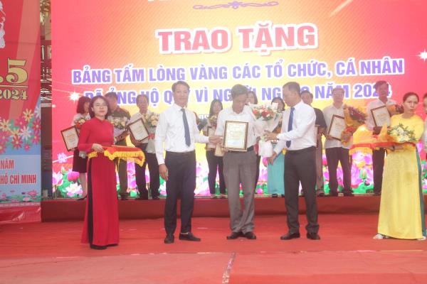 Sôi nổi Ngày hội tháng 5