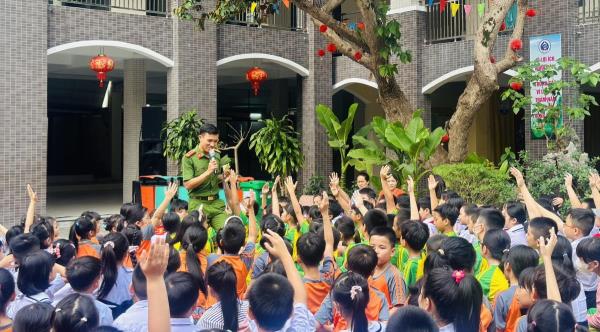 Tuyên truyền phòng chống tác hại thuốc lá điện tử và ma túy cho 800 giáo viên, học sinh