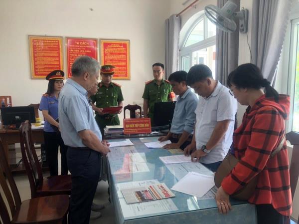 Khởi tố, bắt giam nguyên Trưởng phòng GD-ĐT thành phố Hội An và một số bị can