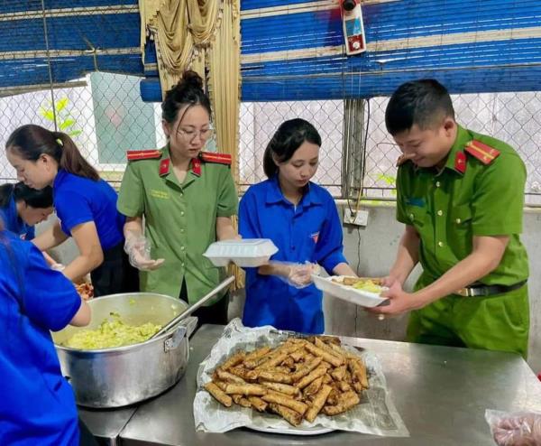 Hình ảnh đẹp Công an Nghệ An trong Kỳ thi tốt nghiệp THPT năm 2024