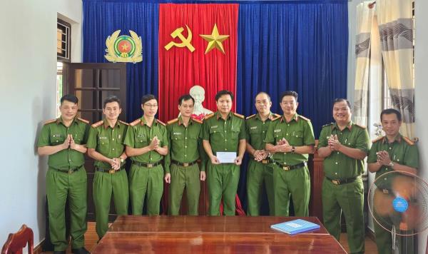 Khen thưởng Công an phường An Mỹ về thành tích phá án