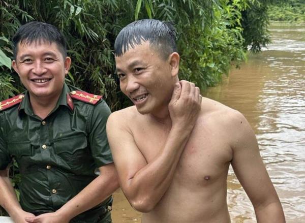 Công an Mường La (Sơn La) cứu 5 người dân mắc kẹt do mưa lũ