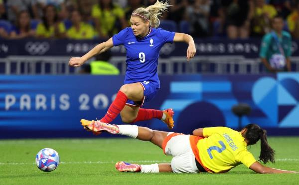 Bóng đá nữ Olympic 2024: Thuận theo chiều gió