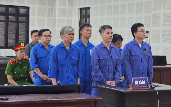 Cựu Chủ tịch UBND quận Cẩm Lệ cùng nhiều thuộc cấp hầu tòa vì nhận hối lộ và tham ô tài sản