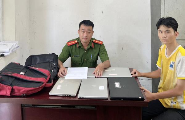 Đạo chích giả dạng sinh viên