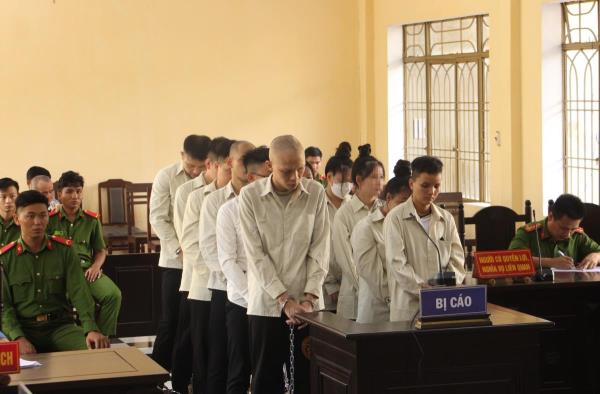 Xét xử nhóm đối tượng giúp người nước ngoài lừa đảo chiếm đoạt gần 16 tỷ đồng