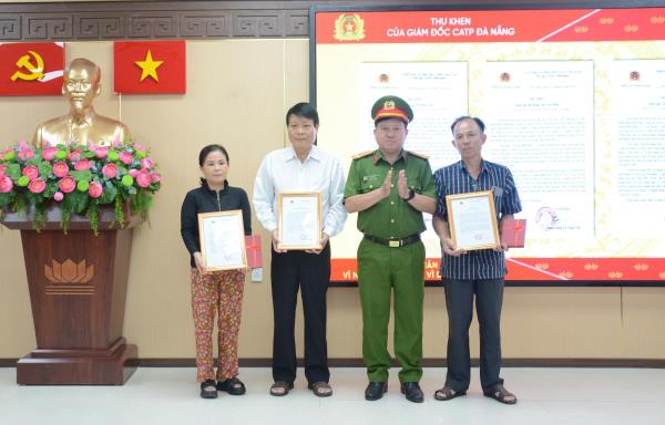 Biểu dương thành tích trong đợt cao điểm xử lý vi phạm liên quan đến vũ khí, vật liệu nổ, công cụ hỗ trợ