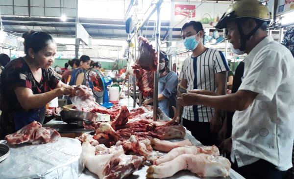 Khuyến cáo tiểu thương buôn bán thịt lợn có dấu kiểm soát giết mổ của cơ quan Thú y