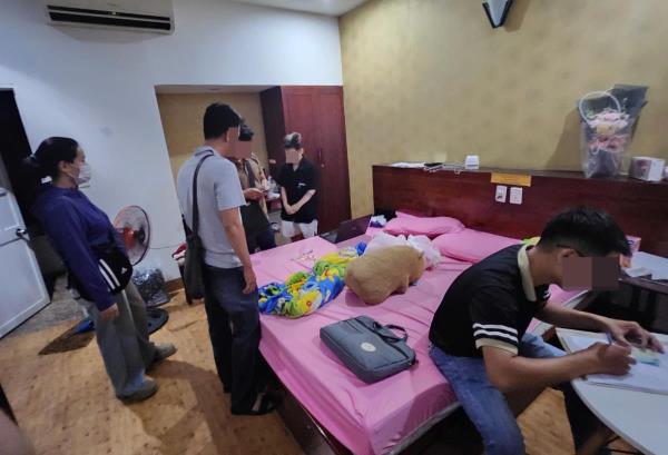 Công an TP Đà Nẵng bắt nhóm đối tượng lừa đảo chiếm 1,2 tỷ đồng bằng thủ đoạn hack facebook