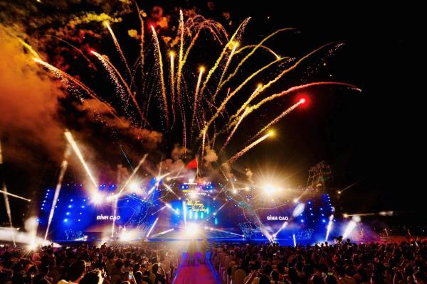 Lễ hội Vịnh ánh sáng quốc tế 2024 - Cách làm sáng tạo của Nha Trang trong công tác phát triển du lịch xanh